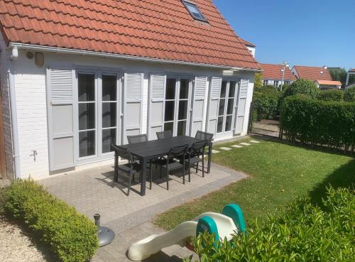 Three-Bedroom Holiday Home  room in Huisjes aan zee