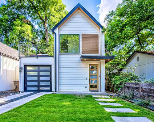 Private Backyard Short & Long Stays in East ATX, Austin