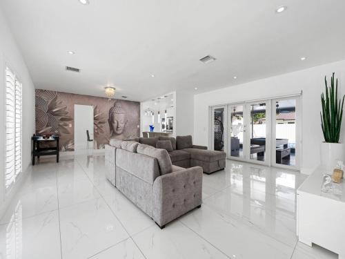 The Chill Sunny Casa Near Beaches in Miami Lakes