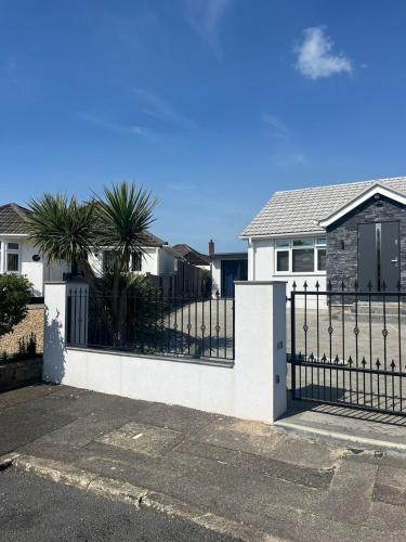 Guest House with parking in Bournemouth in Kinson North