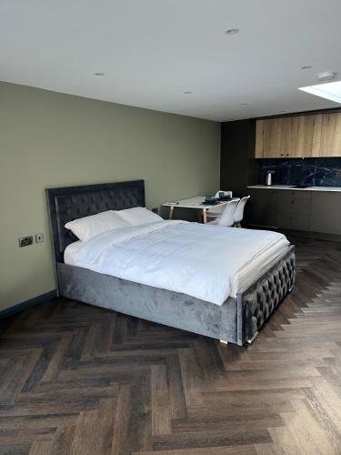 Guest House with parking in Bournemouth in Kinson North