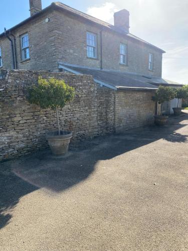 Old Farmhouse Cottage in Charlton (Wiltshire)