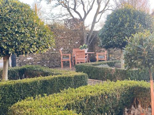 Old Farmhouse Cottage in Charlton (Wiltshire)