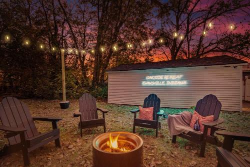 BRAND NEW Oakside Retreat with HUGE Entertainers Yard in Evansville, USA