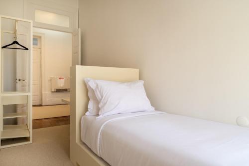 Charming House Cedofeita - image 11