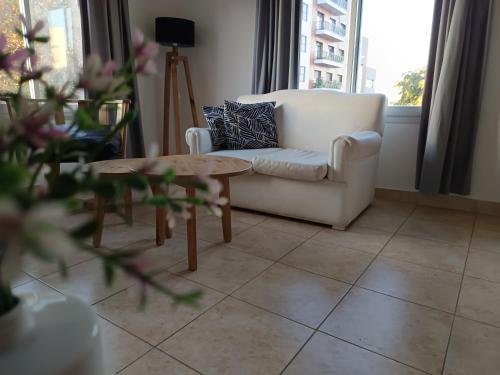 Golondrinas Suites, depto céntrico con ascensor y cochera (Golondrinas Suites, depto centrico con ascensor y cochera) in 坦迪爾