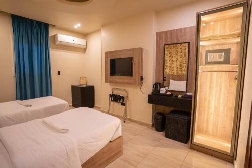 Standard Double or Twin Room with Window image 8