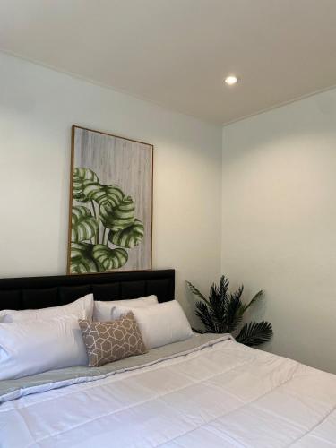 2 bedrooms-Teal door house