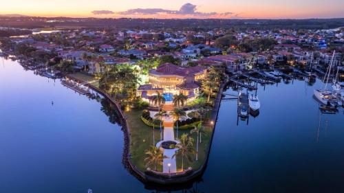 Bellagio Gold Coast in Hope Sziget