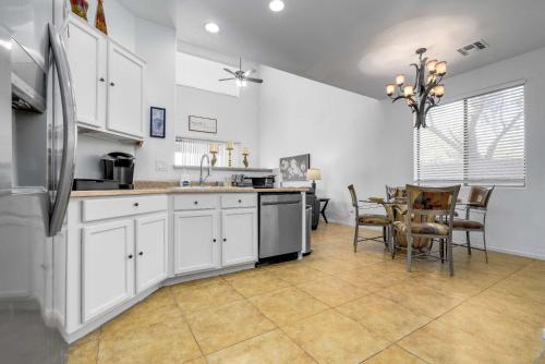 Game Room Pool King bed Pool Table near ศูนย์กีฬาครบวงจรพีโอเรีย