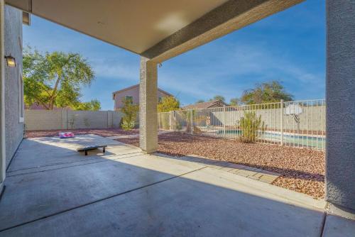 Game Room Pool King bed Pool Table near ศูนย์กีฬาครบวงจรพีโอเรีย