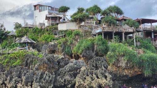 Slili View Villa near Watulawang Beach