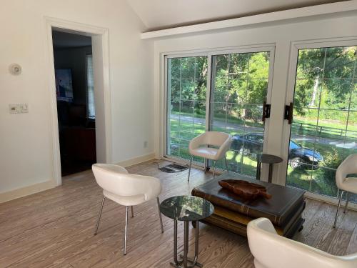 บริการและสิ่งอำนวยความสะดวก, Walnut in โอวิงส์ มิลส์ (MD)