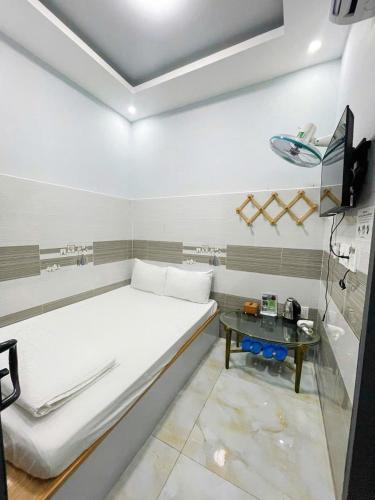 Small Double Room image 1