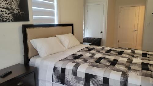 . Modern Suite Near Hamilton Airport