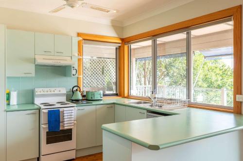 Bay and Beachside Family Retreat in Hardys Bay