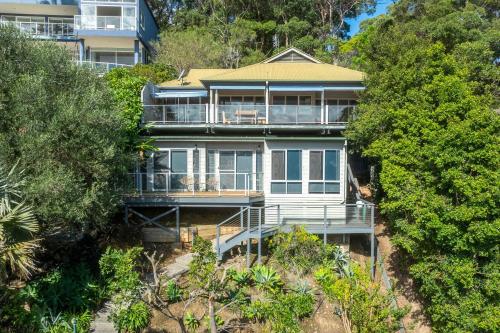 Bay and Beachside Family Retreat in Hardys Bay