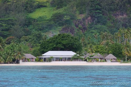 Moorea Beach Lodge Over view