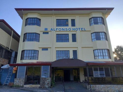 Alfonso Hotel, Upli