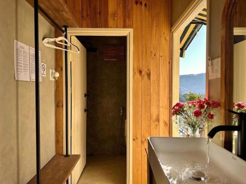 Studio with Mountain View image 1