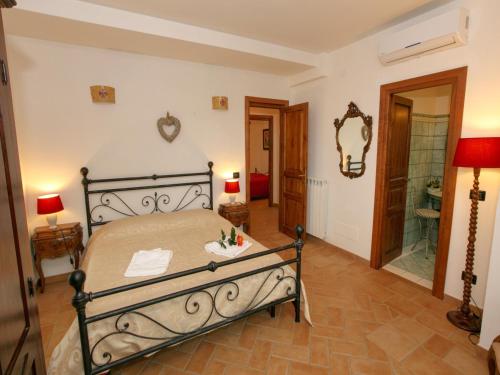 Peaceful Villa in Montefiascone with Jacuzzi - image 12