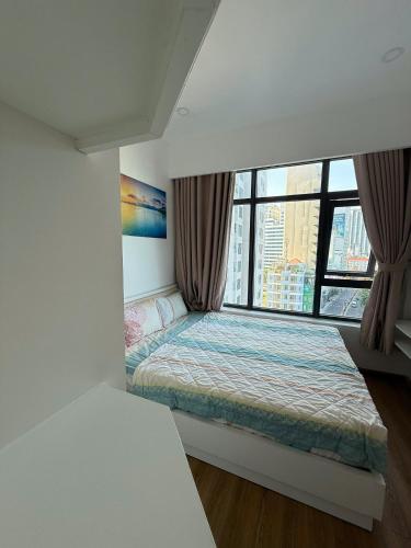 One-Bedroom Apartment image 9