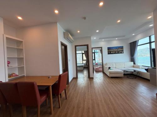 One-Bedroom Apartment image 8