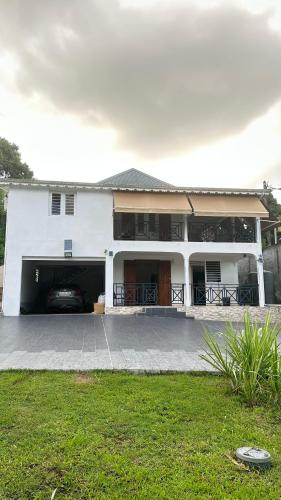 Appart F2 bas de villa in Petit-Bourg