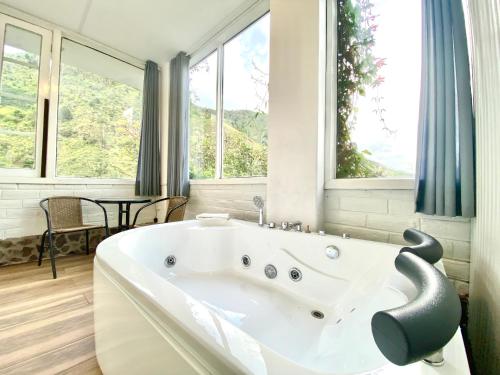 RIVERSIDE RESINDENCE con Jacuzzy in Lligua
