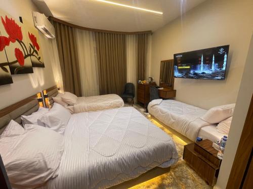 room detail thumbnail 2