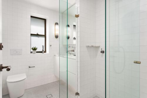 Boutique 2-Bed with Stunning Sydney Harbour Views - image 7