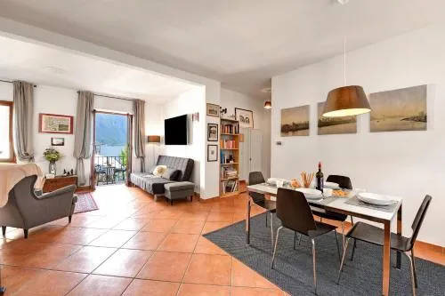Residenza Lungolago Melide for 5 - Happy Rentals in Melide, Schweiz