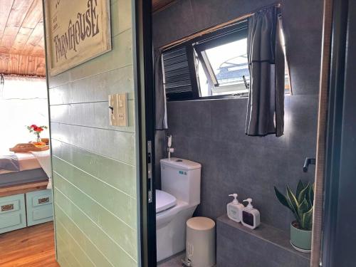 Caravan image 6