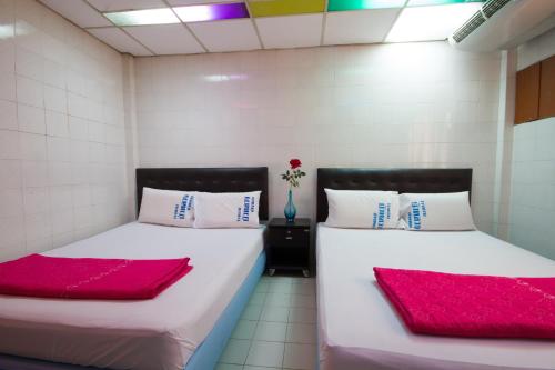 2 queen beds