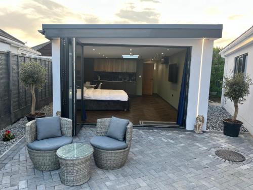 Guest House with parking in Bournemouth in Kinson North