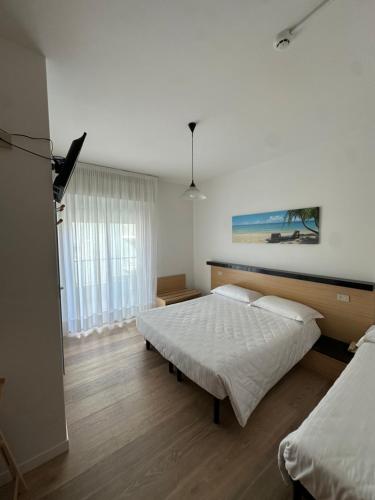 Standard Triple Room image 10