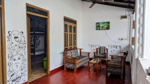 4-Bed Mixed Dormitory Room image 1