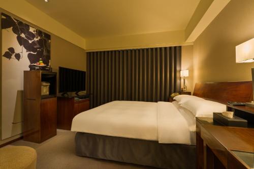 Standard Double Room image 5