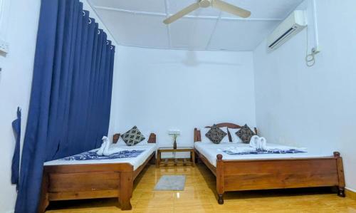 Standard Queen Room image 4
