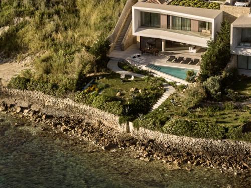 Opsis villas, A waterfront & architectural retreat