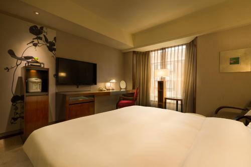 Superior Double Room image 6