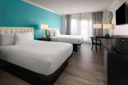 Room with Two Double Beds and Partial Ocean View - Non Smoking