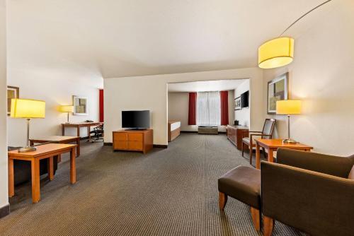 Wingate by Wyndham Calgary South - image 4