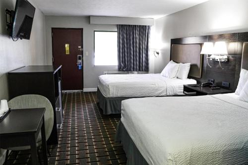 2 Queen Beds, Efficiency Room, Non-Smoking