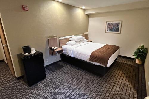 Queen Room - Accessible