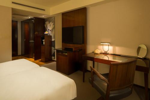 Superior Twin Room image 5