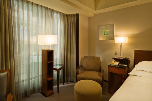 Superior Twin Room image 4
