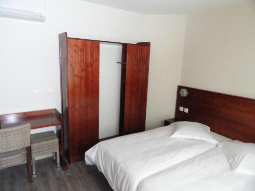 4 twin beds