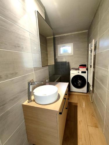 appartement 3 chambres avec balcon et parking in Estanove