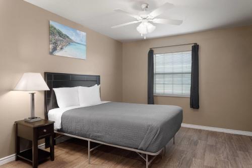 One-Bedroom Queen Suite with Mobility Access and Roll-In Shower, Non-Smoking